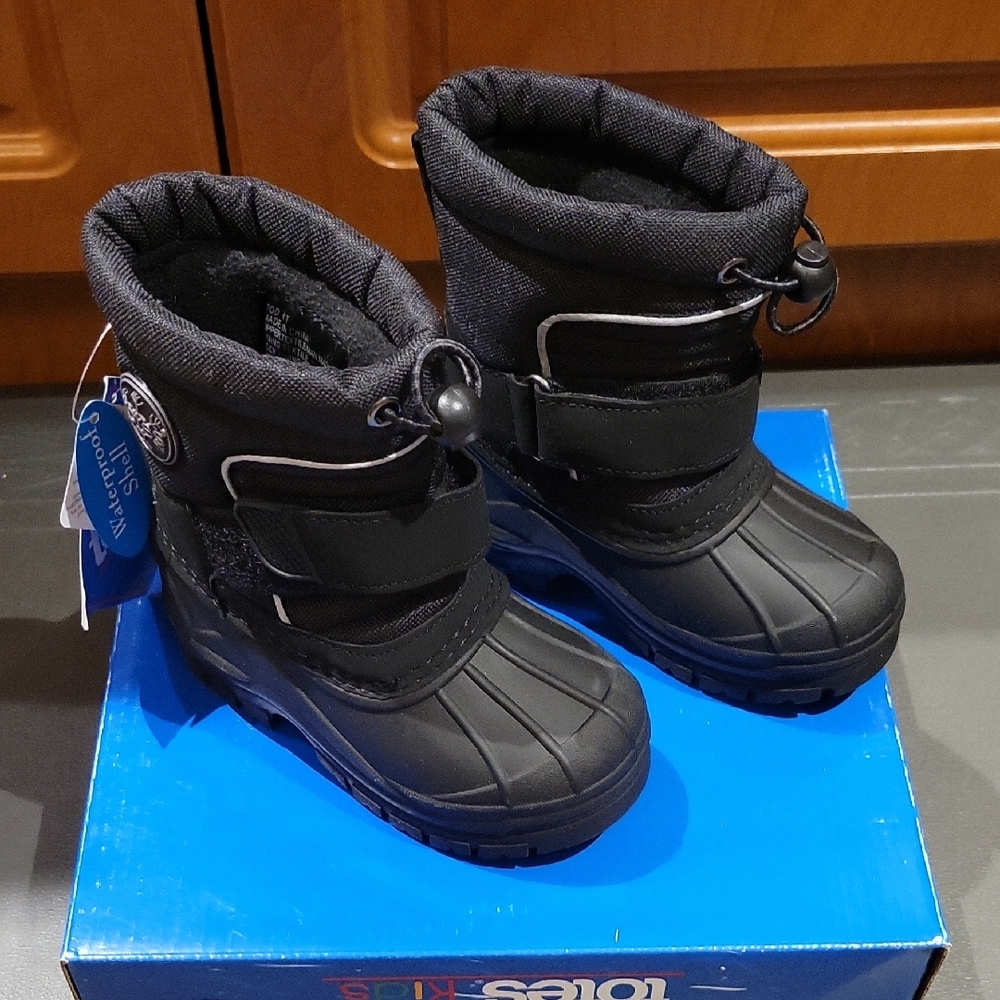 New in Box: totes Taelor Toddler Boys Waterproof Winter Boots